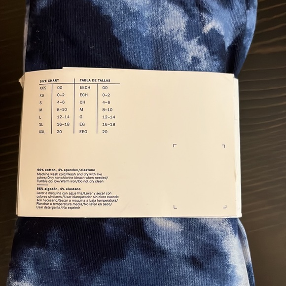 ☀️ 3 / $15 Sale ☀️ Old Navy Blue tie dye leggings - Picture 3 of 3